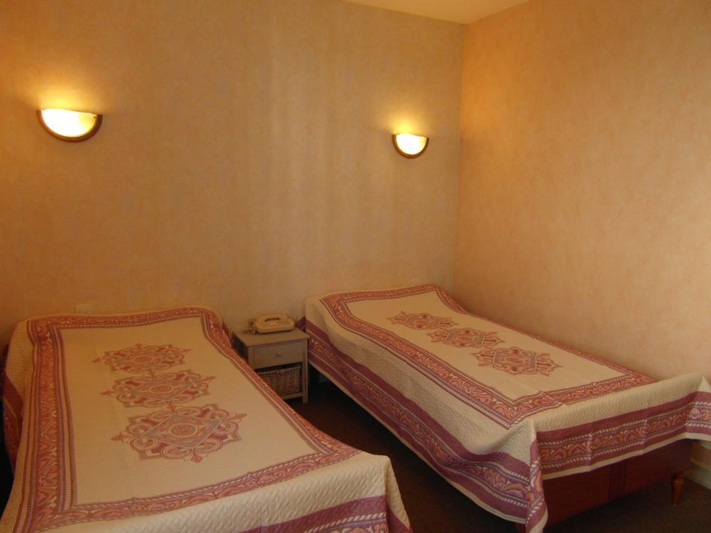 Hôtel Restaurant Le Périgord Maurs Chambre photo