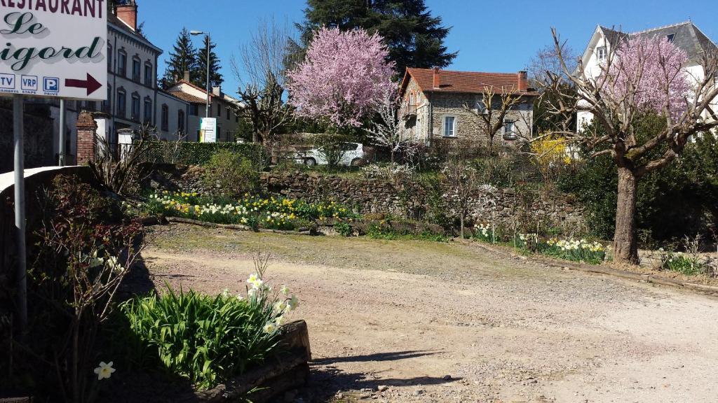 Hôtel Restaurant Le Périgord Maurs Extérieur photo